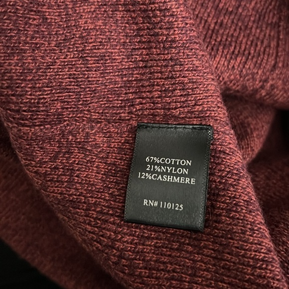 Qi Maroon Pencil Skirt - Picture 4 of 4